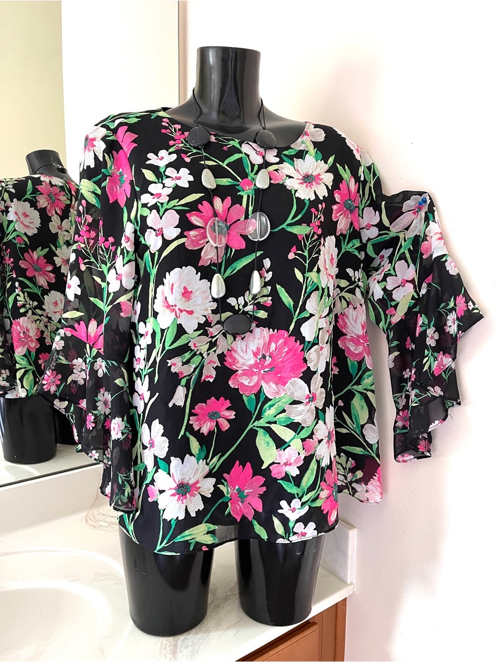 KASPER Floral Women’s Top Sz L Black Pink Shirt w. Flowers Flutter Sleeve Blouse